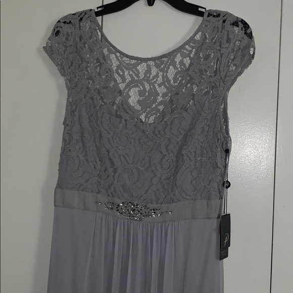 Long formal lace dress - Picture 2 of 5